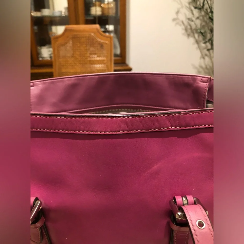 COACH F12343 PINK/MAGENTA LEATHER GALLERY EAST WEST TOTE WITH HANGTAG - Picture 12 of 16